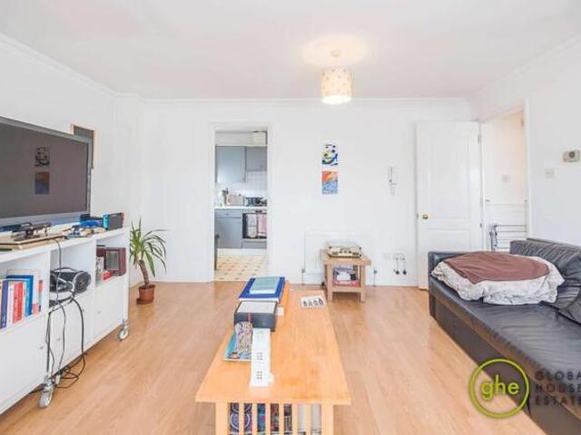 Apartment for sale in Stockwell, Greater London