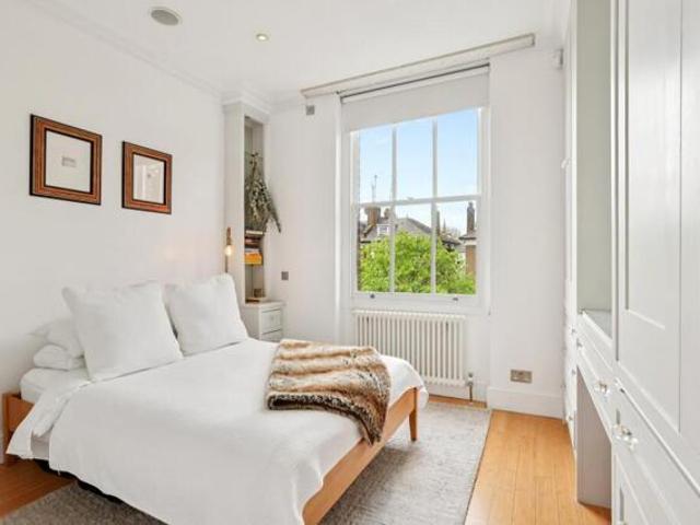 Apartment for sale in Brompton, Greater London