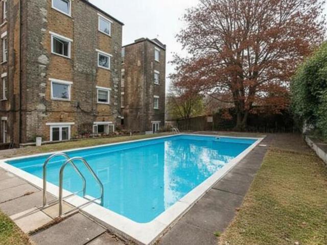 Apartment for sale in Peckham, Greater London
