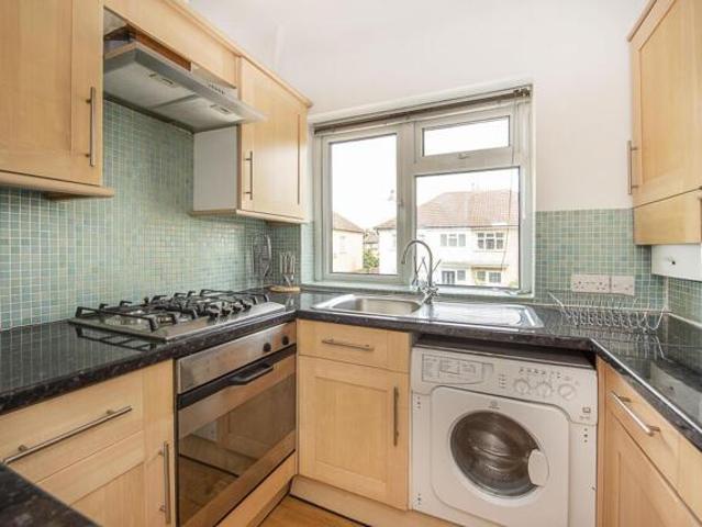 Apartment for sale in Hampton Hill, Greater London