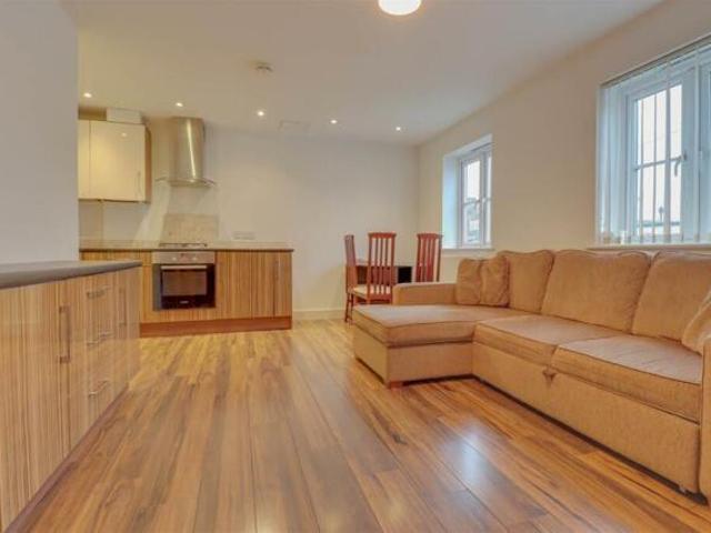 Apartment for sale in Wickford