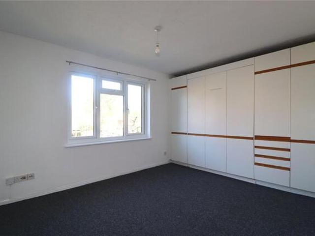 Apartment for sale in Horsell, Woking