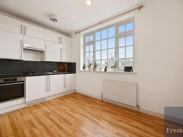 Room for sale in Mill Hill, Greater London