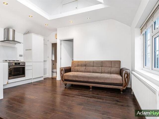 Room for sale in North Finchley, Isle Of Man