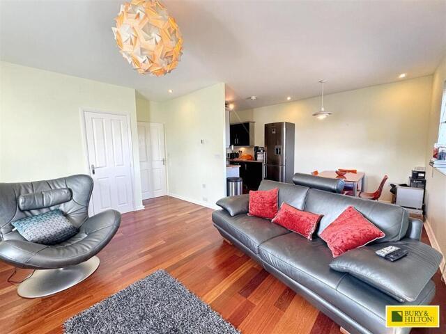 Room for sale in Burbage, Charlesworth