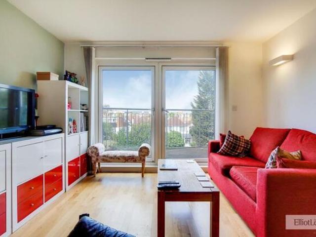 Room for sale in London Borough of Ealing, Greater London