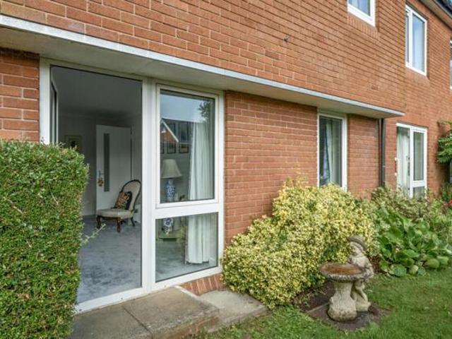 Room for sale in Fole, Surrey