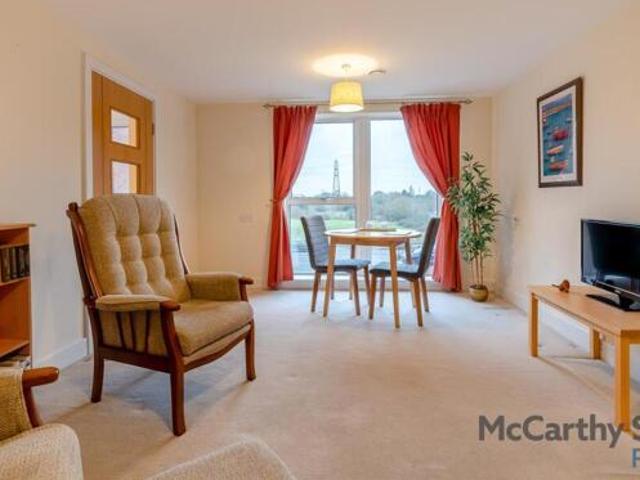 Room for sale in Whetstone, Pinfold