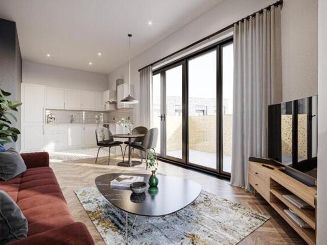 Room for sale in Calderstones
