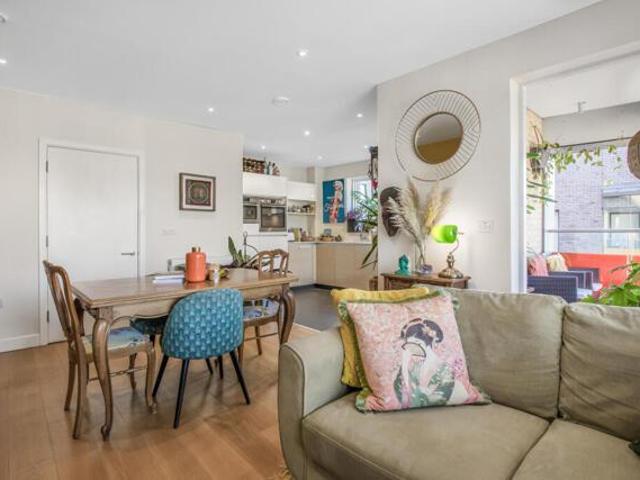 Room for sale in East Greenwich, Greater London