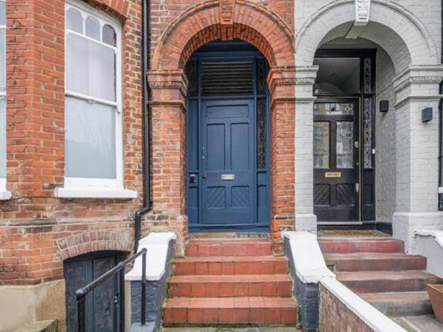 Room for sale in Highbury, Greater London
