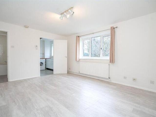 Room for sale in Colney Hatch, Isle Of Man