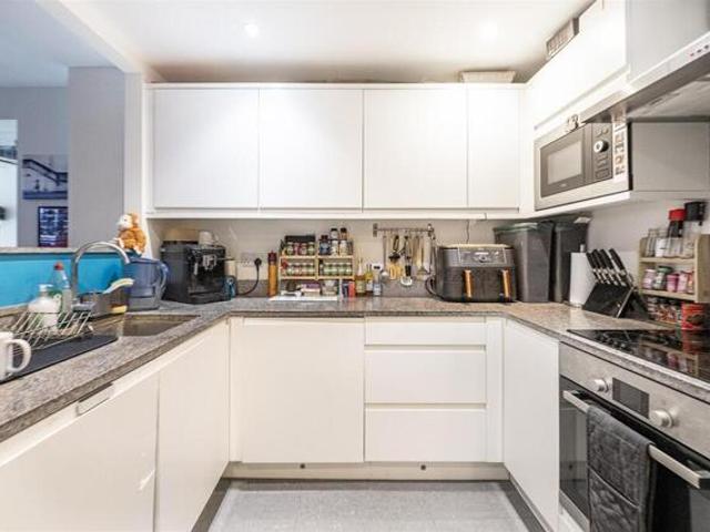 Room for sale in Five Acres, Hertfordshire
