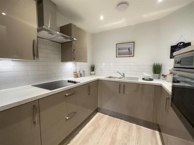 Room for sale in Fleet, Hart