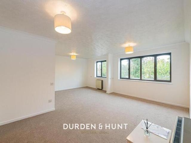 Room for sale in South Woodford, Isle Of Man