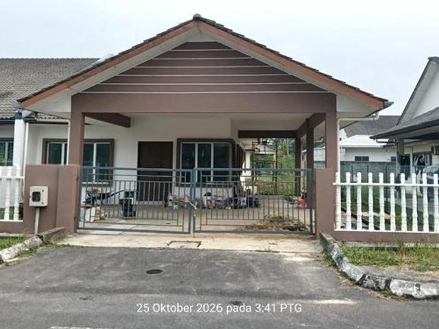 Residential House for sale in Kuching, Bahagian Kuching