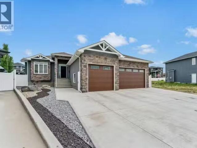House for sale in Medicine Hat, Alberta