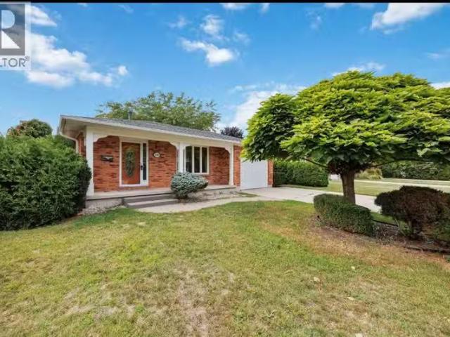 House for sale in Brights Grove, Ontario