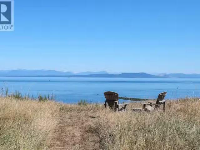 House for sale in Comox, British Columbia