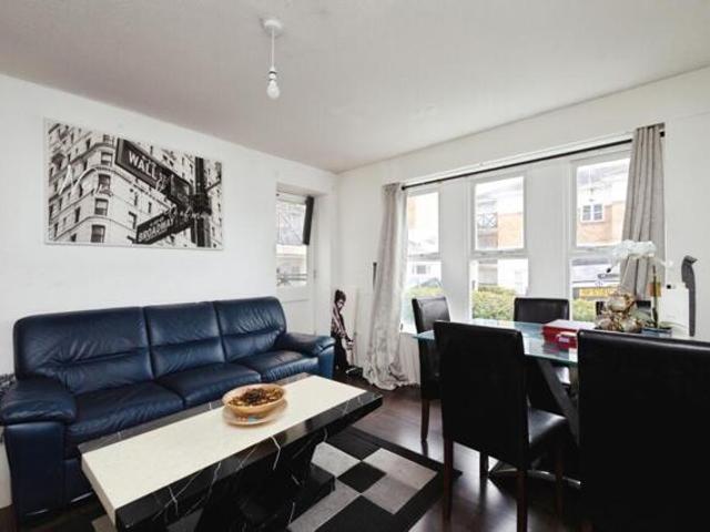 Apartment for sale in Barking, Thames View
