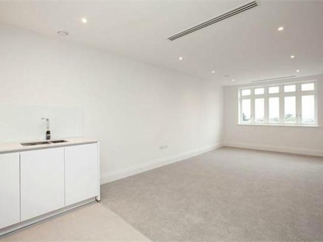 Apartment for sale in Whetstone, Greater London