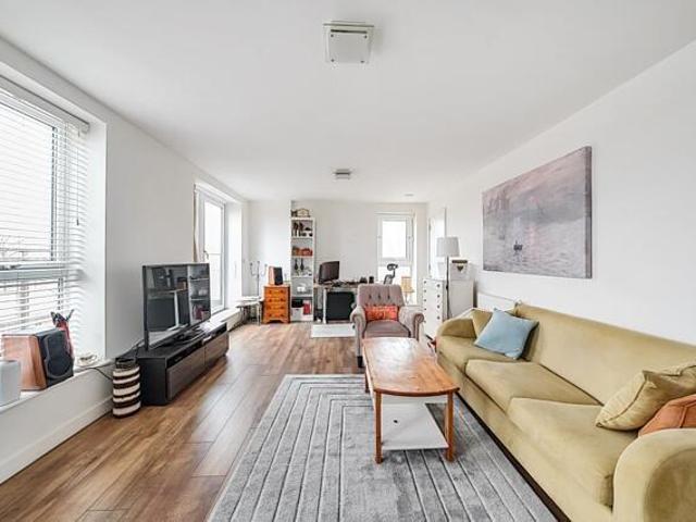 Apartment for sale in Barnet, Whetstone