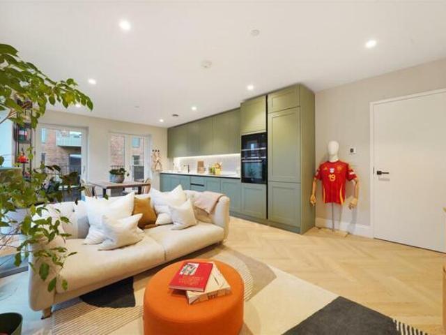 Apartment for sale in Barnet, West Finchley