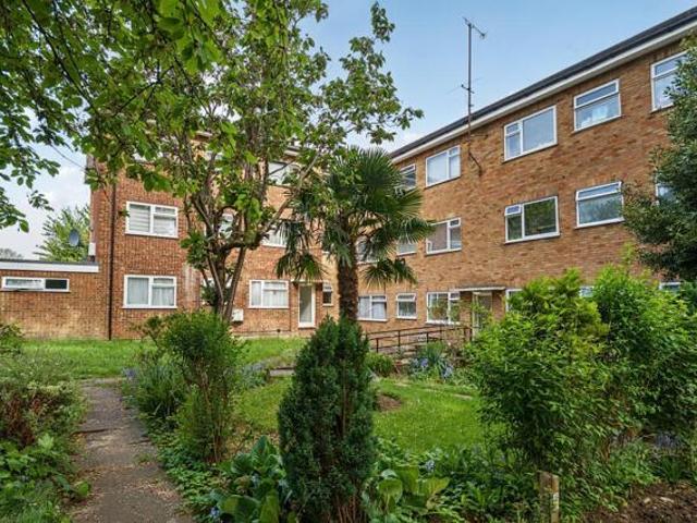 Apartment for sale in Barnet, Whetstone