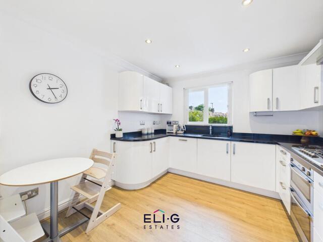 Apartment for sale in Barnet, Hendon