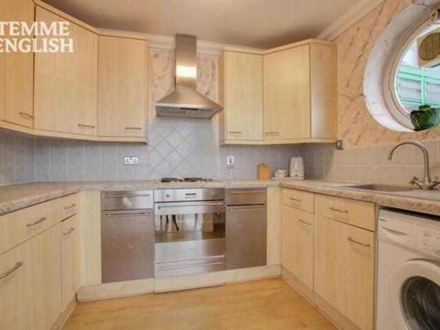 Apartment for sale in Vange, Essex