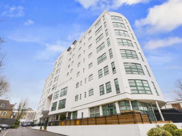 Apartment for sale in London Borough of Hounslow, Strand