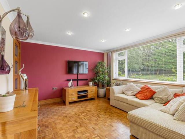 Apartment for sale in Croydon, Waddon