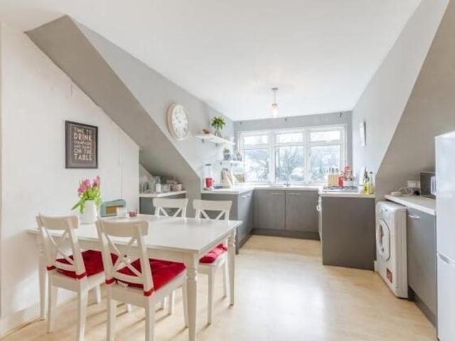 Apartment for sale in Croydon, Waddon