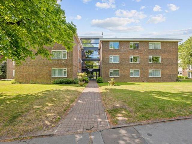 Apartment for sale in Croydon, Waddon