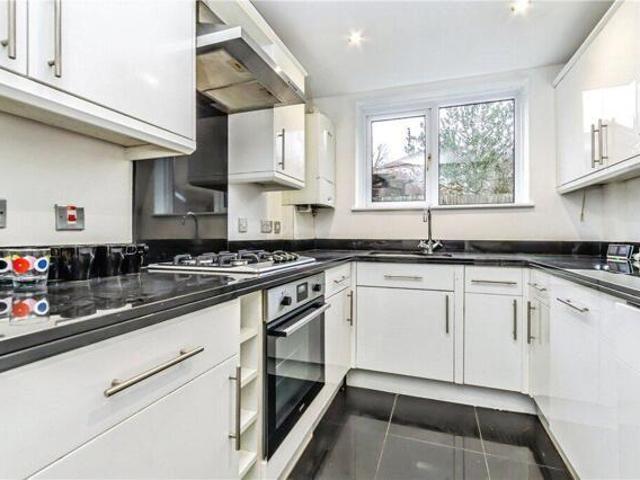 Apartment for sale in London Borough of Croydon, Waddon