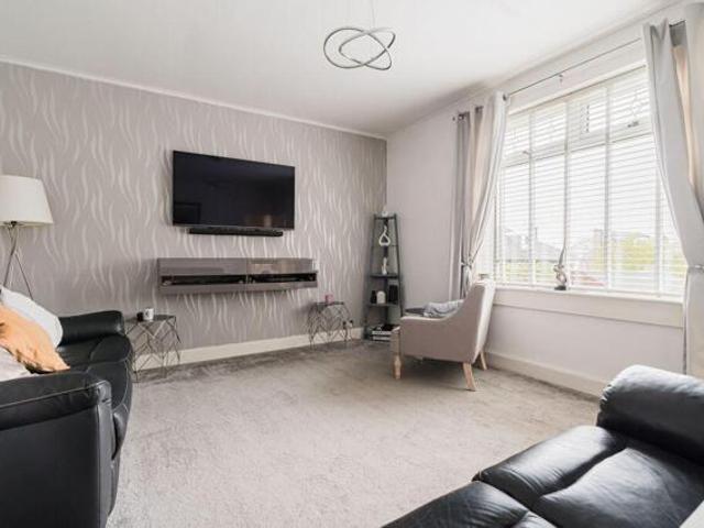 Apartment for sale in Colinton Mains, Oxgangs