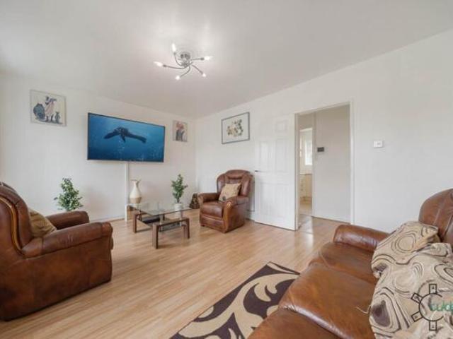 Apartment for sale in Carterhatch, Greater London