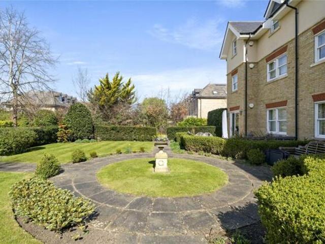 Apartment for sale in Esher, Surrey