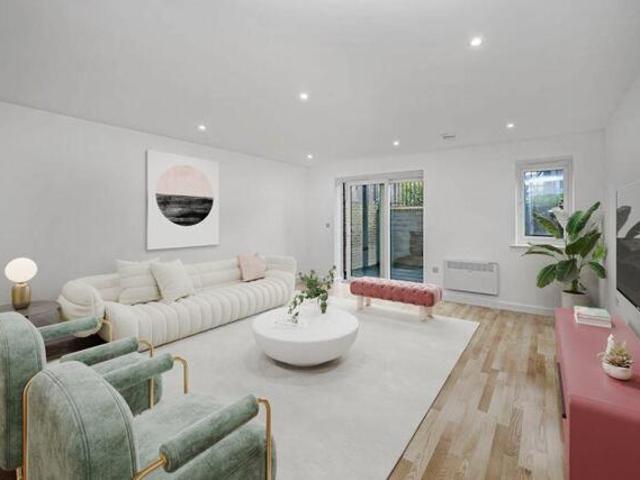 Apartment for sale in High Wycombe, Castlefield