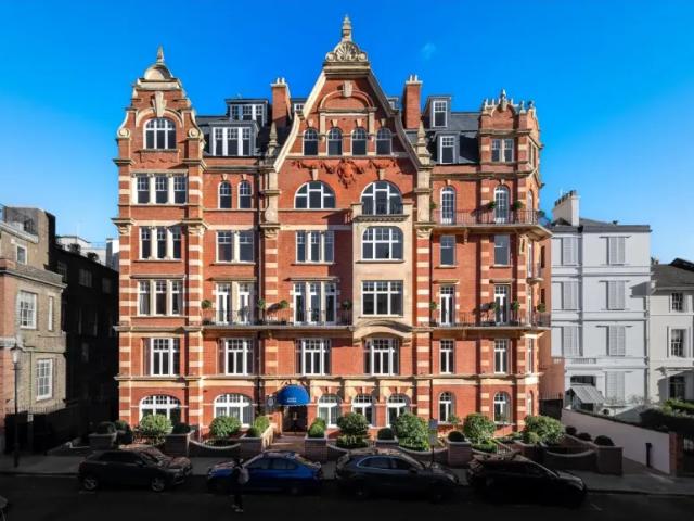Apartment for sale in Kensington, Greater London