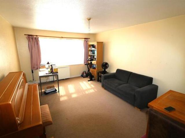 Apartment for sale in Kingston Upon Thames, New Malden