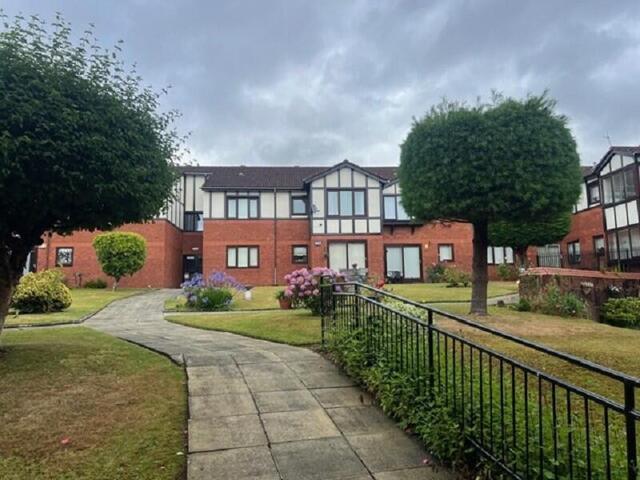 Apartment for sale in Woolton, Calderstones