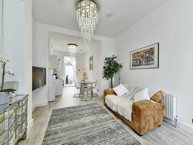 Apartment for sale in Kensal Town, Bayswater