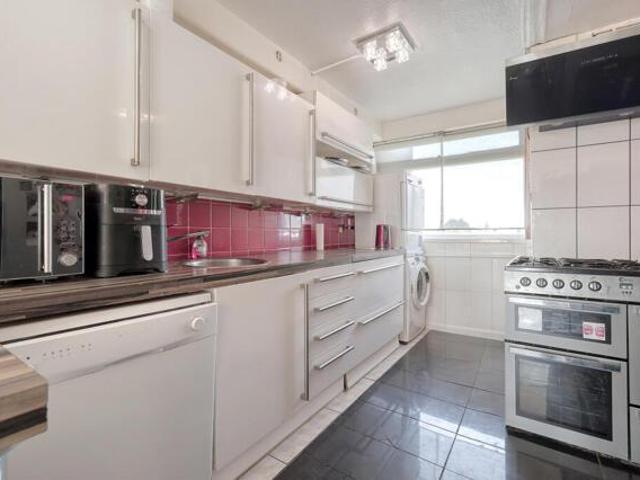 Apartment for sale in Roehampton, Greater London