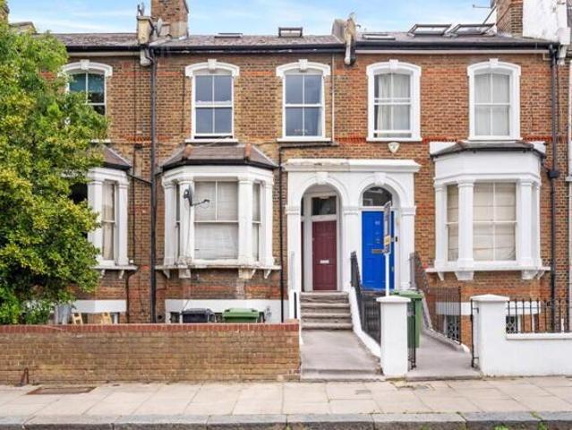 Apartment for sale in Shepherd's Bush, Greater London