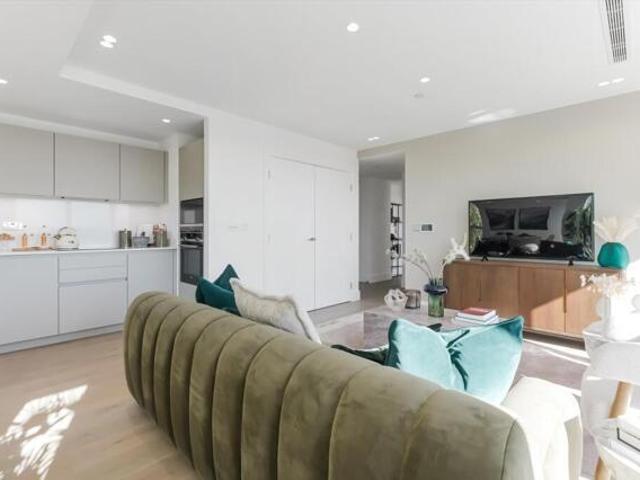 Apartment for sale in London Borough of Hounslow, Greater London