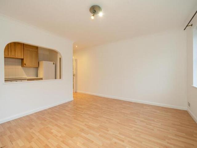 Apartment for sale in London Borough of Hounslow, Greater London
