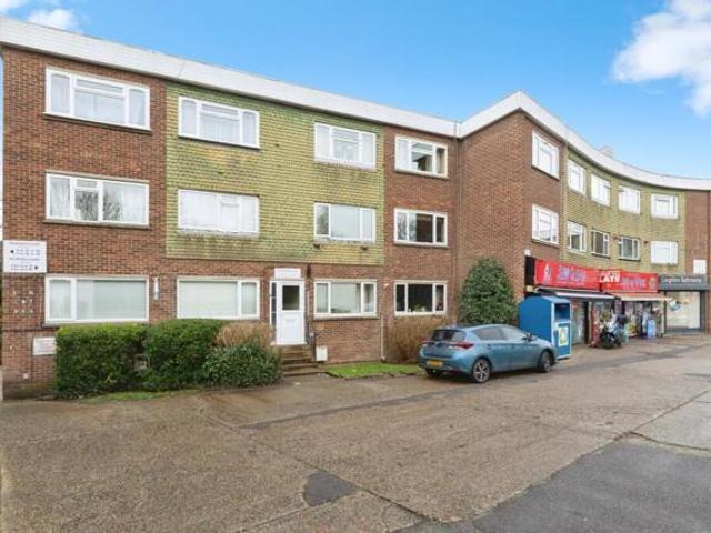 Apartment for sale in Debden Green, Epping