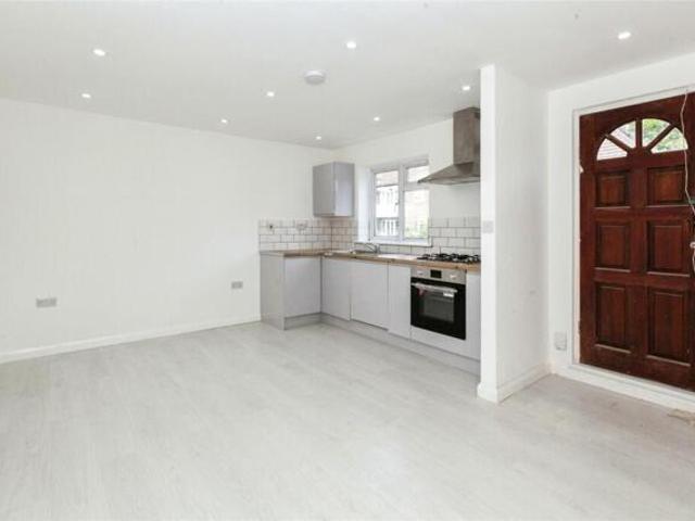 Apartment for sale in Windsor, Bray Wick
