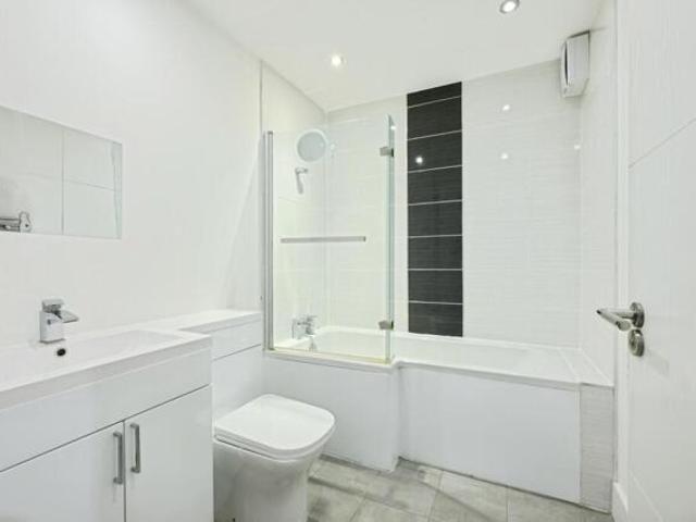 Apartment for sale in Red Hill, Surrey